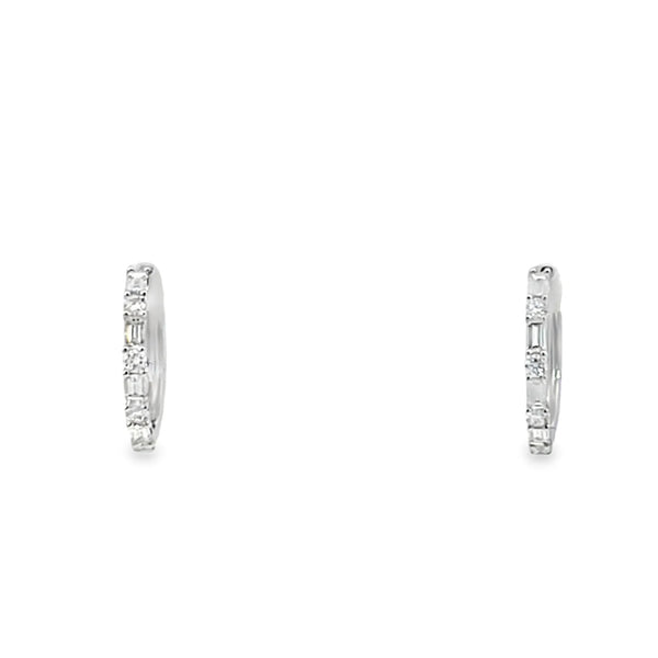 Aretes en oro blanco de 18K con diamante de 0.27 ct y baguet de 0.50 ct, estilo radiante