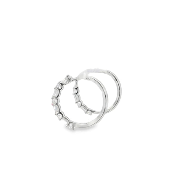 Aretes en oro blanco de 18K con diamante de 0.27 ct y baguet de 0.50 ct, estilo radiante