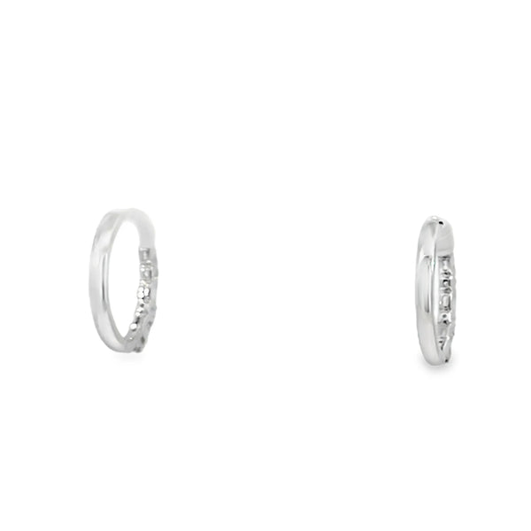 Aretes en oro blanco de 18K con diamante de 0.27 ct y baguet de 0.50 ct, estilo radiante