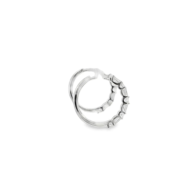 Aretes en oro blanco de 18K con diamante de 0.27 ct y baguet de 0.50 ct, estilo radiante