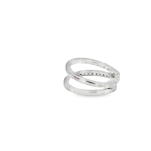 Aretes femeninos en oro blanco de 18K con diamantes de 0.15 ct, diseño clásico