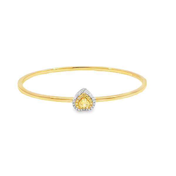 Brazalete en oro de 18K con diamantes de 0.55 ct, diseño elegante