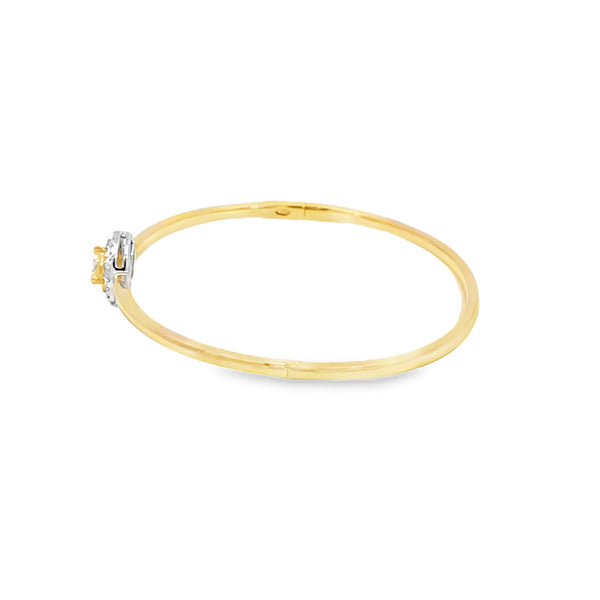 Brazalete en oro de 18K con diamantes de 0.55 ct, diseño elegante