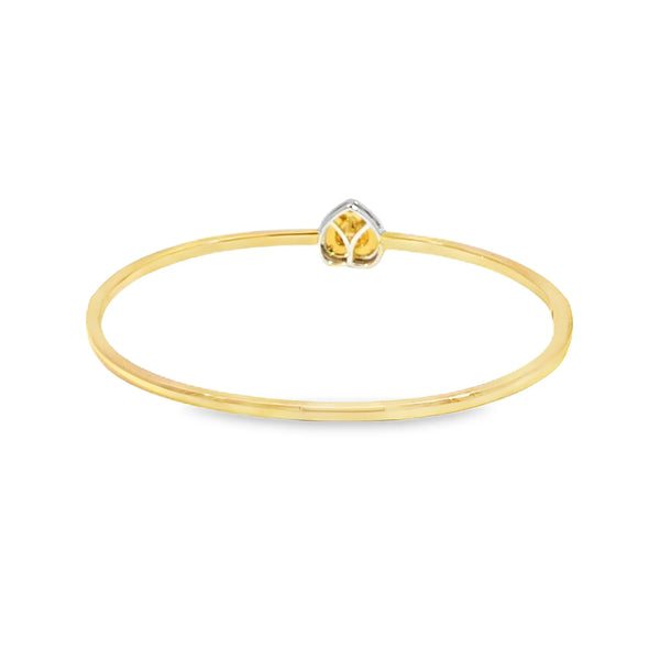 Brazalete en oro de 18K con diamantes de 0.55 ct, diseño elegante