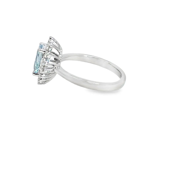 Anillo de oro blanco de 18K con diamante de 0.38 ct y aguamarina de 0.95 ct, diseño celestial