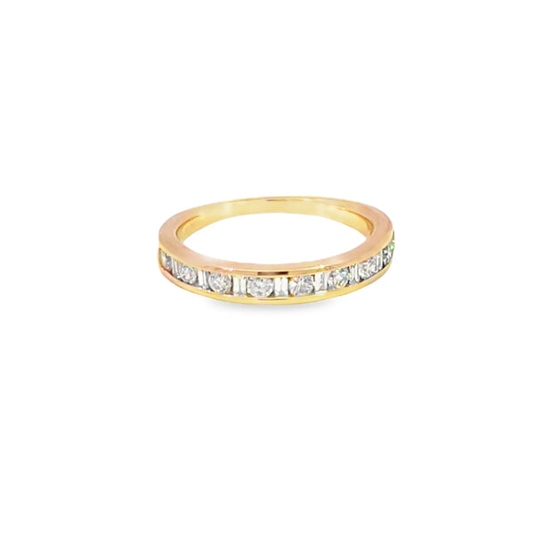 Churumbela de oro amarillo de 14K con diamantes de 0.50 ct, elegancia sutil