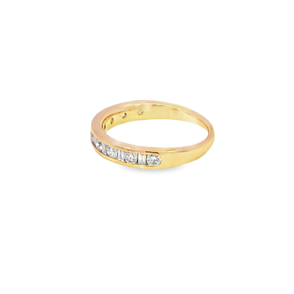 Churumbela de oro amarillo de 14K con diamantes de 0.50 ct, elegancia sutil