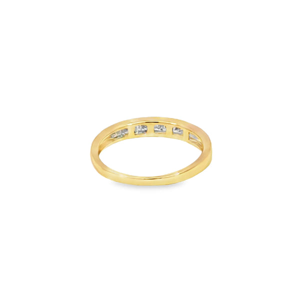 Churumbela en oro amarillo de 14K con diamante de 0.32CT