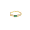 Anillo dama en oro amarillo de 14K con diamante de 0.10CT y esmeralda de 0.32CT