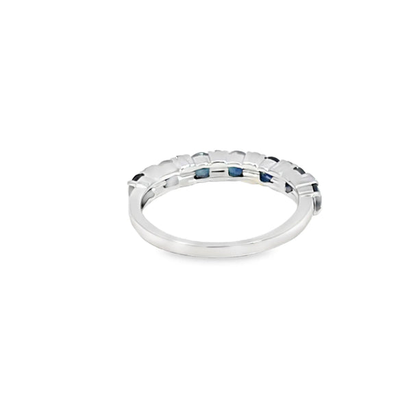Anillo dama en oro blanco de 14K con diamante de 0.15CT y zafiro de 0.98CT
