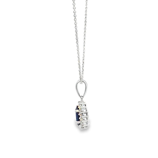 Dije con cadena en oro blanco de 14K con diamante de 0.14CT y zafiro de 0.92CT
