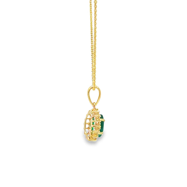 Dije con cadena en oro amarillo de 14K con diamante de 0.14CT y esmeralda de 0.74CT