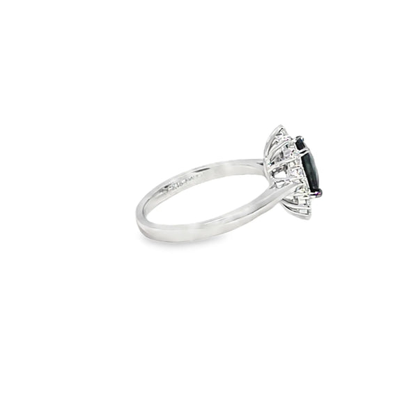 Anillo dama en oro blanco de 18K con diamante de 0.38CT y zafiro de 1.41CT