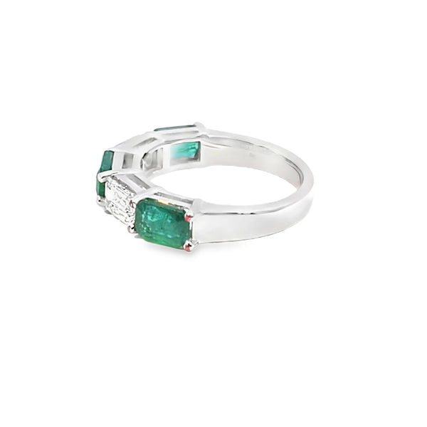 Anillo de dama en oro de 14K OB con diamante de 1.01 ct y esmeralda de 1.38 ct