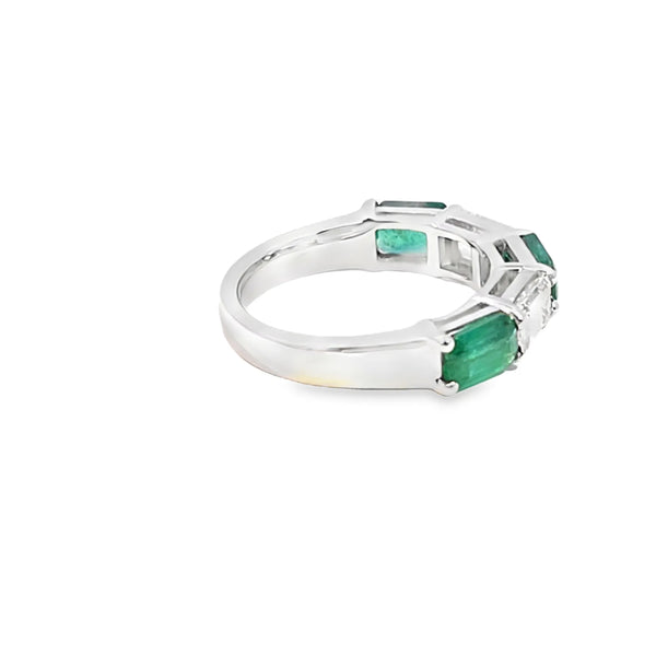 Anillo de dama en oro de 14K OB con diamante de 1.01 ct y esmeralda de 1.38 ct