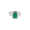 Anillo para dama en oro blanco de 14K con diamantes de 1.04 ct y esmeralda de 2.80 ct
