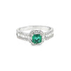 Anillo para dama en oro blanco de 14K con diamantes de 0.78 ct y esmeralda de 0.66 ct