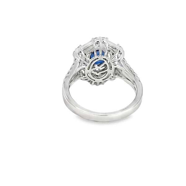 Anillo para dama en oro blanco de 14K con diamantes de 1.06 ct y zafiro de 1.14 ct