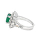 Anillo para dama en oro blanco de 14K con diamantes de 1.21 ct y esmeralda de 2.70 ct