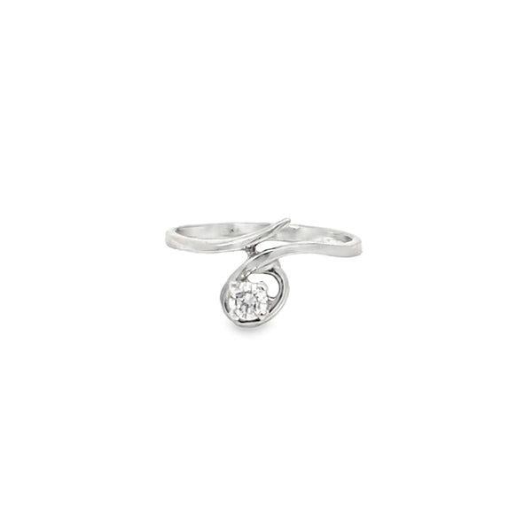 Anillo Solitario en 14k en Oro Blanco con 0.15 CT en Diamantes