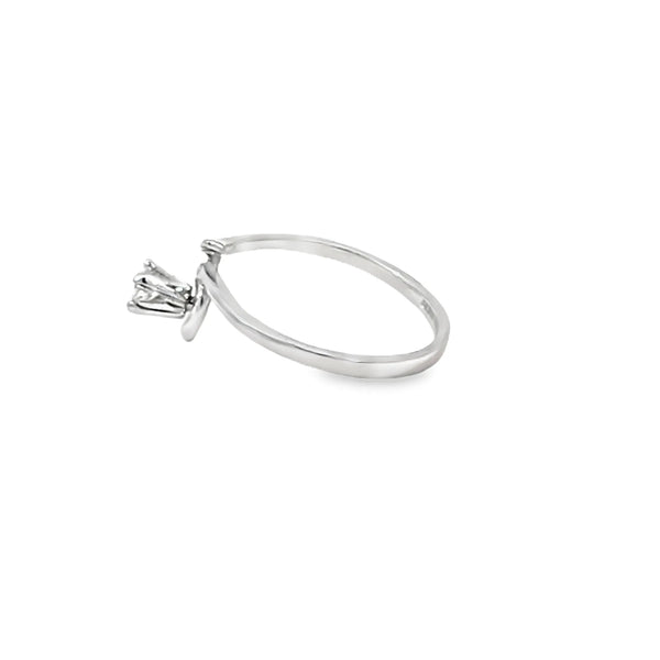 Anillo Solitario en 14k en Oro Blanco con 0.15 CT en Diamantes