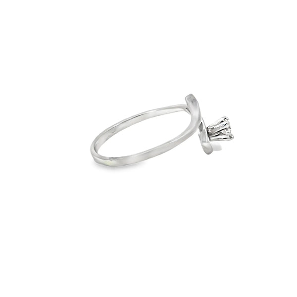 Anillo Solitario en 14k en Oro Blanco con 0.15 CT en Diamantes