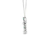 Cruz con cadena en oro blanco de 14K con esmeralda de 0.27 ct