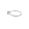 Anillo solitario en oro blanco de 14K con un diamante de 0.15 ct