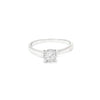Anillo solitario en oro blanco de 14K con un diamante de 0.25 ct