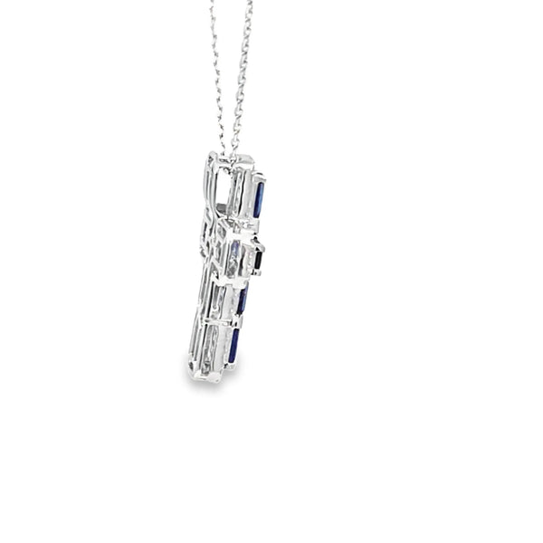 Cruz con cadena en oro blanco de 14K con 0.36 ct de diamantes y 2.23 ct de zafiros