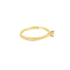 Anillo solitario en oro amarillo de 14K con un diamante de 0.15 ct