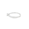 Anillo solitario en oro blanco de 14K con un diamante de 0.15 ct