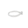 Anillo solitario en oro blanco de 14K con un diamante de 0.35 ct