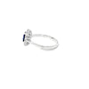 Anillo para dama en oro blanco de 14K con 0.25 ct en diamantes y 1.00 ct en zafiro