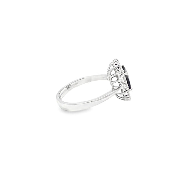 Anillo para dama en oro blanco de 14K con 0.49 ct en diamantes y 2.29 ct de zafiro
