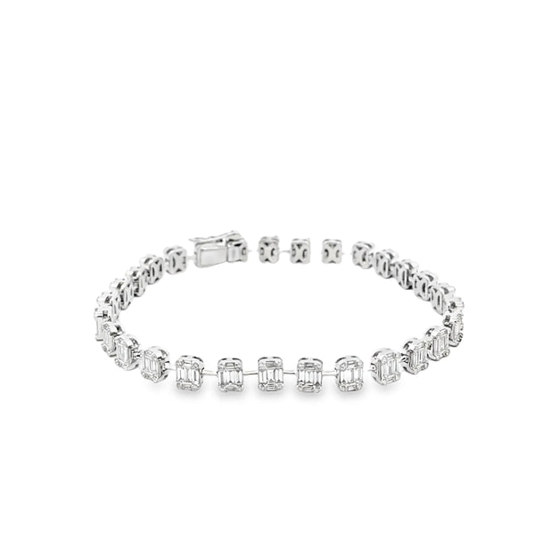 Brazalete en oro blanco de 18K con 2.66 ct de diamantes