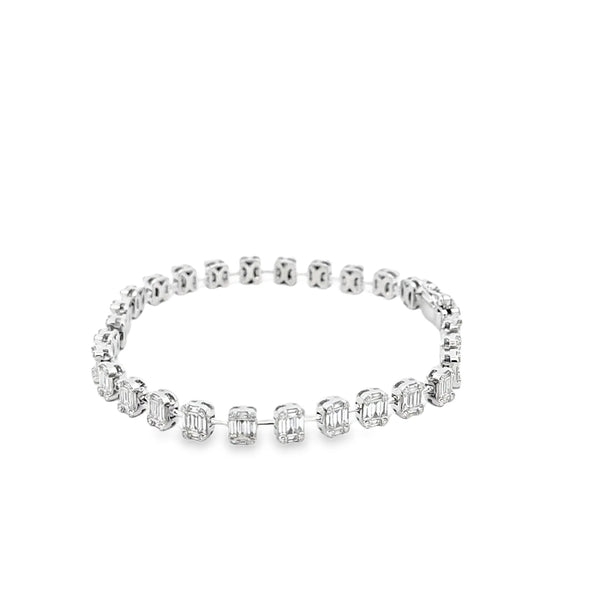 Brazalete en oro blanco de 18K con 2.66 ct de diamantes