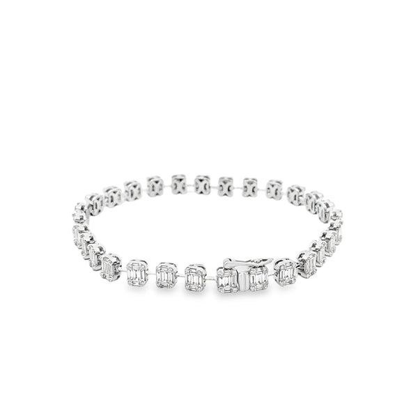 Brazalete en oro blanco de 18K con 2.66 ct de diamantes