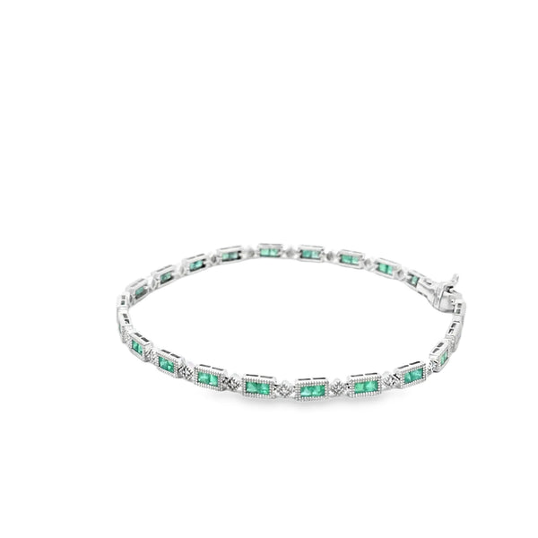 Brazalete en oro blanco de 14K con 1.80 ct de diamantes y esmeraldas