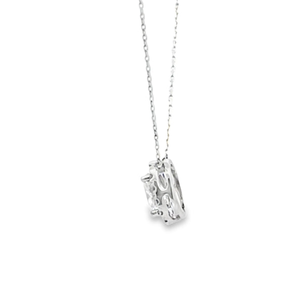Dije con cadena en oro blanco de 14K con diamante ovalado de 0.50 ct