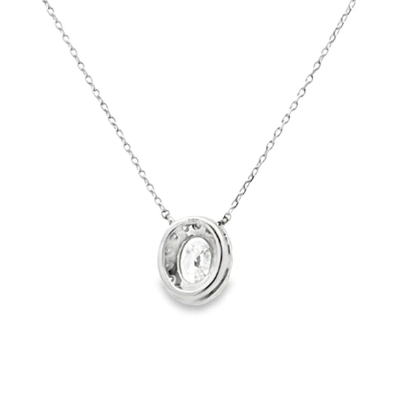 Dije con cadena en oro blanco de 14K con diamante ovalado de 0.50 ct