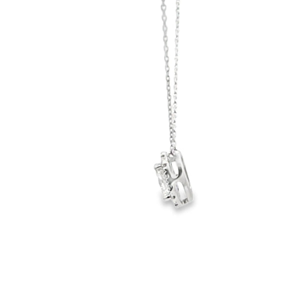 Dije con cadena en oro blanco de 14K con diamante ovalado de 0.37 ct