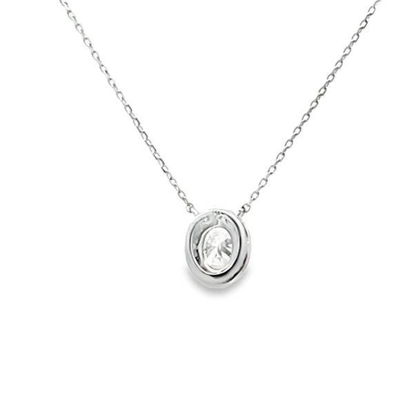Dije con cadena en oro blanco de 14K con diamante ovalado de 0.37 ct