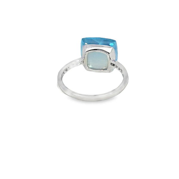 Anillo femenino en oro blanco de 14K con diamante de 0.09 ct, diseño elegante