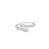Anillo femenino en oro blanco de 18K con diamante de 0.65 ct, estilo distinguido