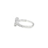 Anillo femenino en oro blanco de 18K con diamante de 0.65 ct, estilo distinguido