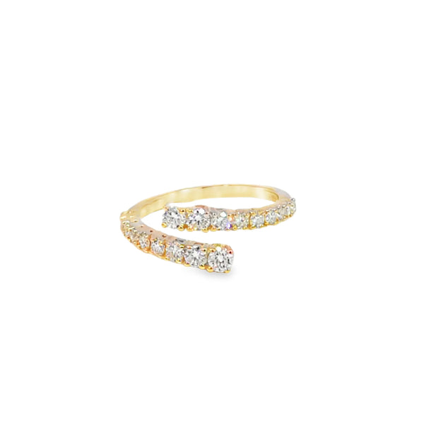 Anillo de oro de 18K para dama con diamante de 0.65 ct, elegancia radiante