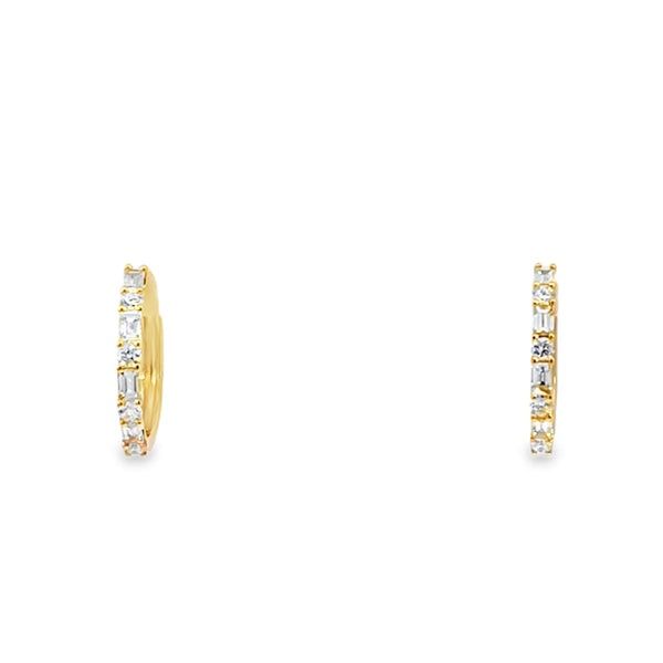 Aretes de oro amarillo de 18K con diamante de 0.27 ct y topacio azul de 0.48 ct, diseño vibrante