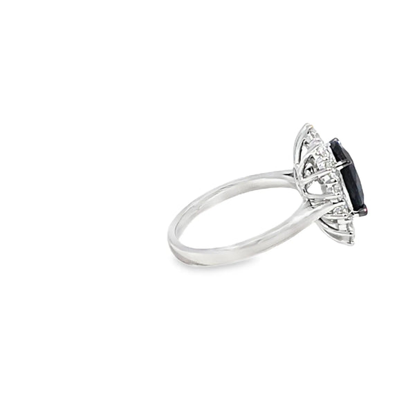 Anillo dama en oro blanco de 18K con diamante de 0.90CT y zafiro de 3.00CT