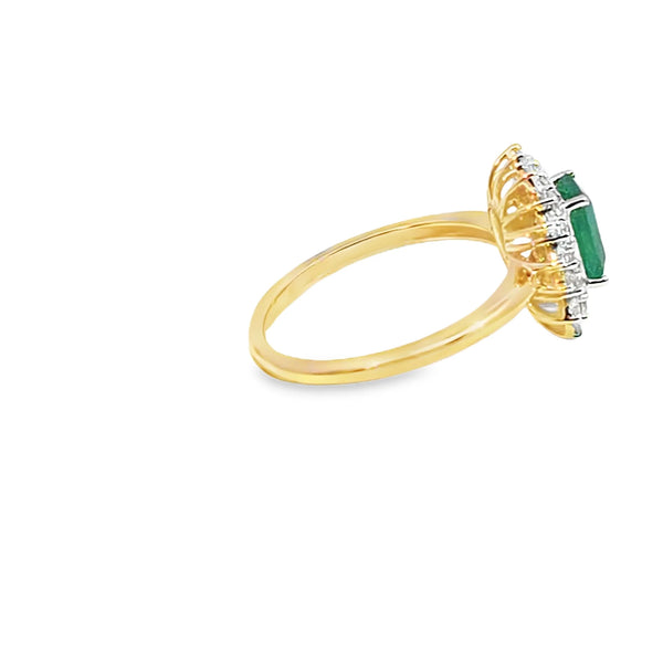 Anillo de dama en oro de 14K OA con esmeraldas de 1.10 ct y 0.60 ct diamantes